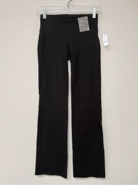 GAP Fit Women’s Black Mid-Rise Full-Length Flare Yoga Pants